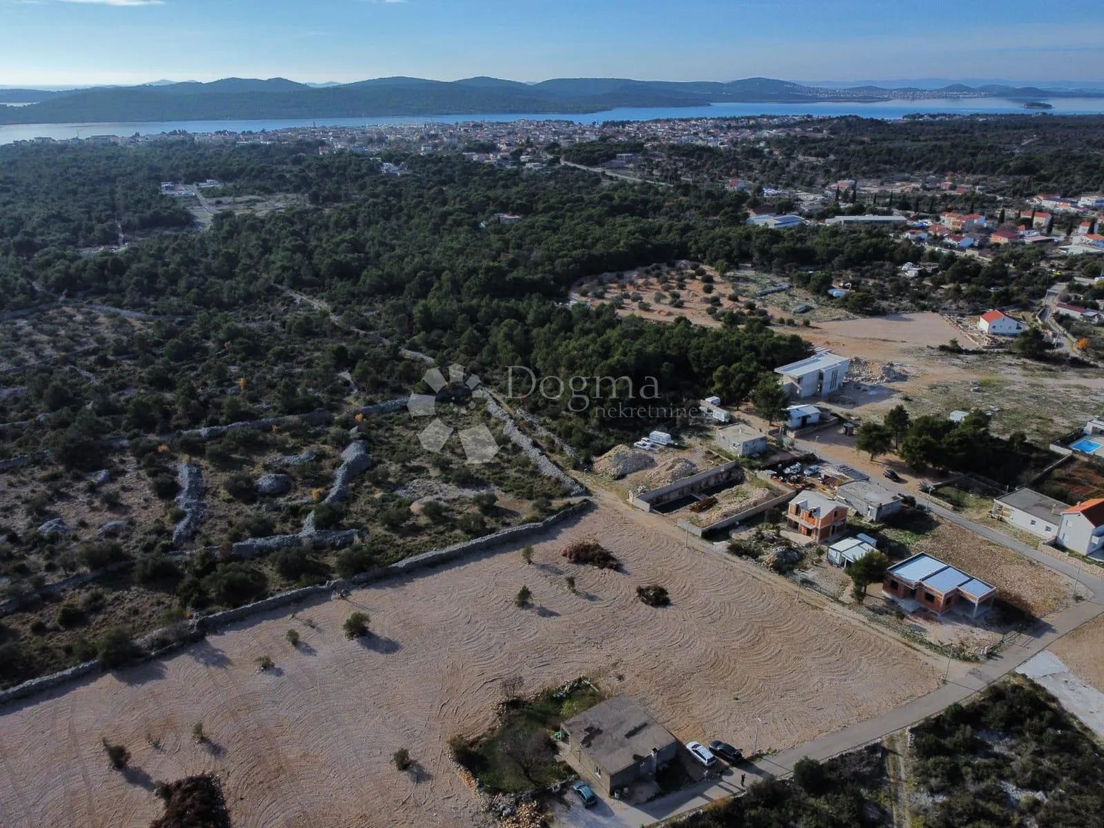 pirovac- građevinsko zemljište 680m2 - slika 3