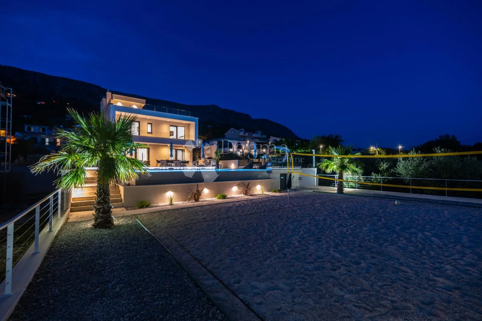 villa sa bazenom i teniskim terenom, podstrana - slika 21