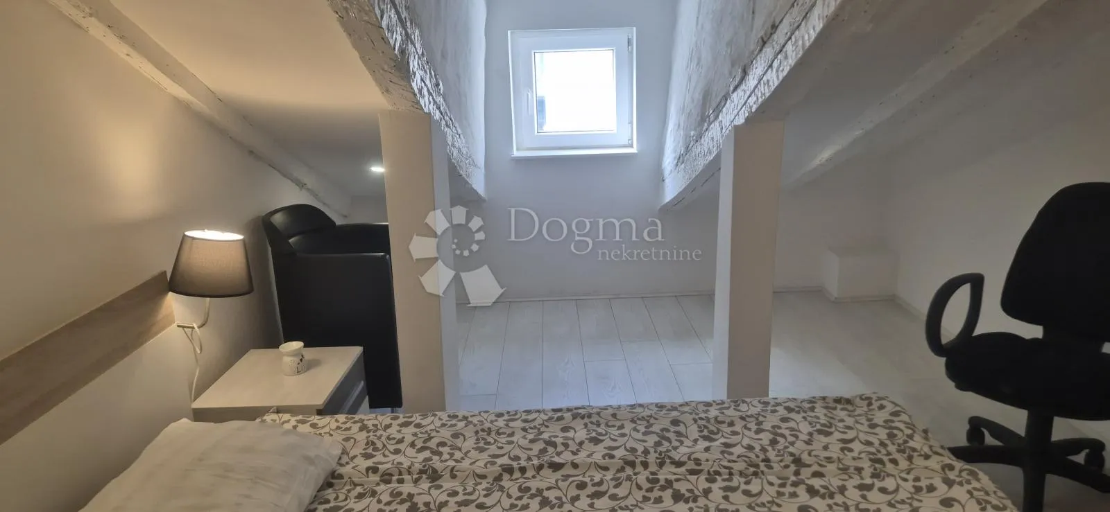 dva apartmana u strogom centru - slika 24