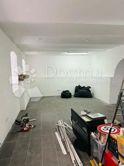 poslovni prostor u centru rijeke - slika 9