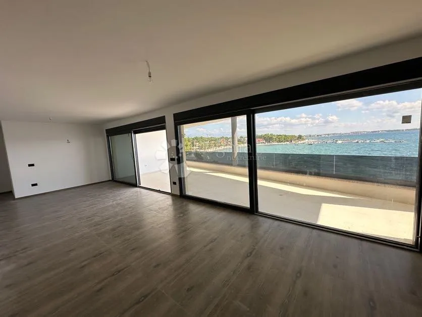luksuzni apartman na moru - slika 17