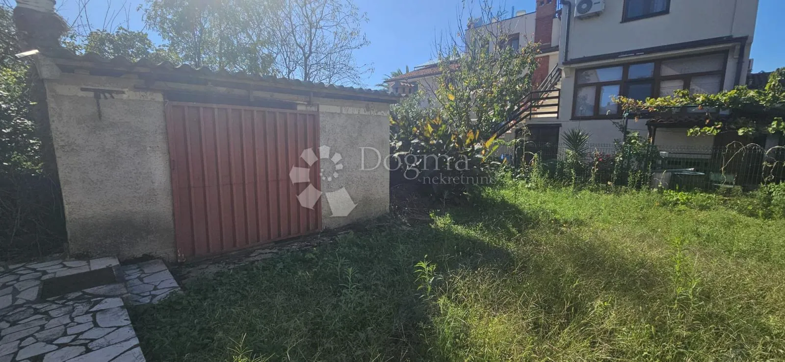 kuća sa 3 stana - slika 13
