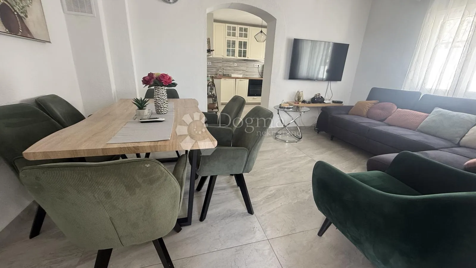 kaštela - vila s bazenom i panoramskim pogledom na more - slika 12