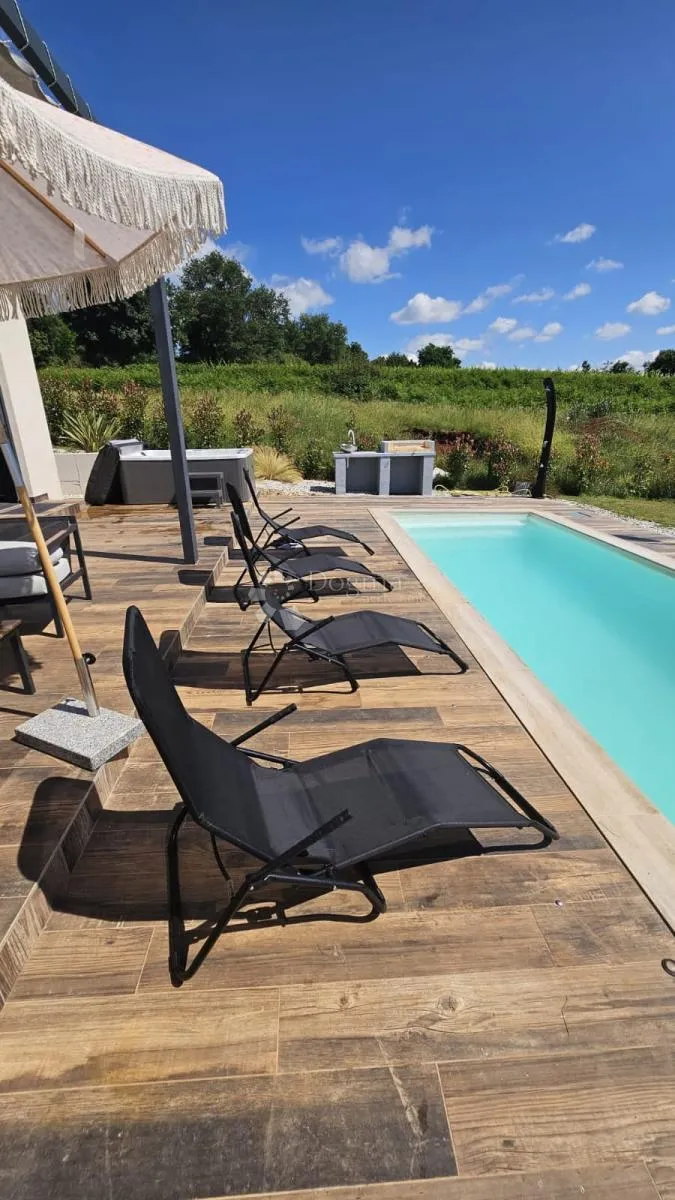 moderna prizemnica s bazenom i jacuzzijem na parceli od 944 m² – mirna lokacija u okolici višnjana - slika 23