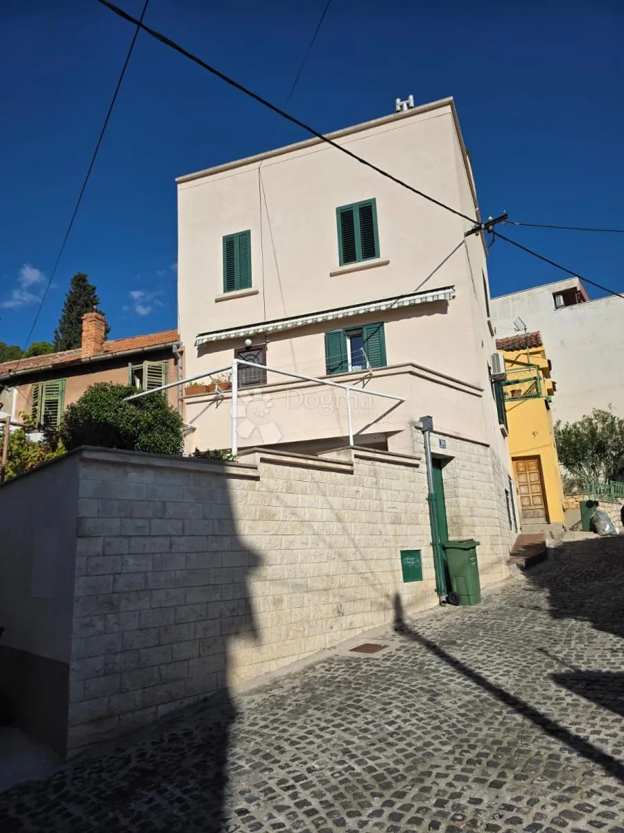 šibenik- 2 kuće u centru grada ! izvrsna prilika - slika 1