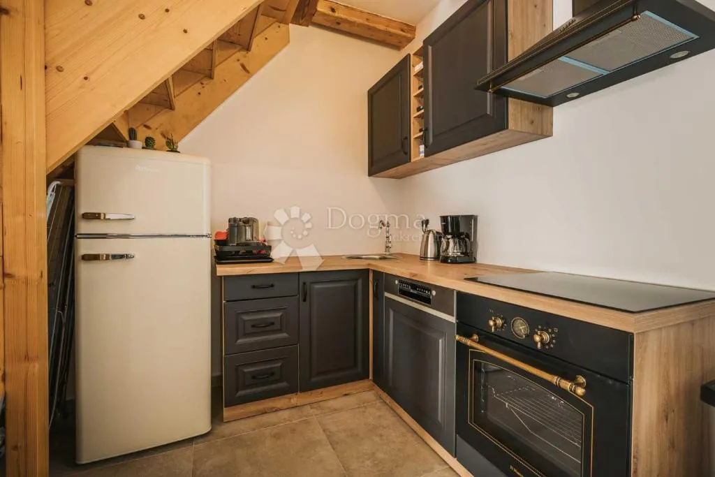 poreč - renovirana kamena kuća zadnja u nizu s jakuzijem - slika 10