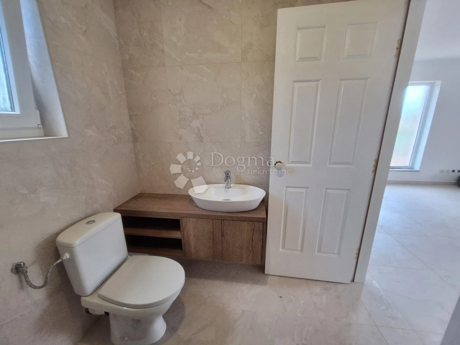 novogradnja sa 2 apartmana i pogledom na more - slika 6