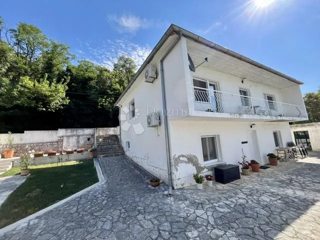 bribir,samostojeća kuća sa dva stana - slika 2