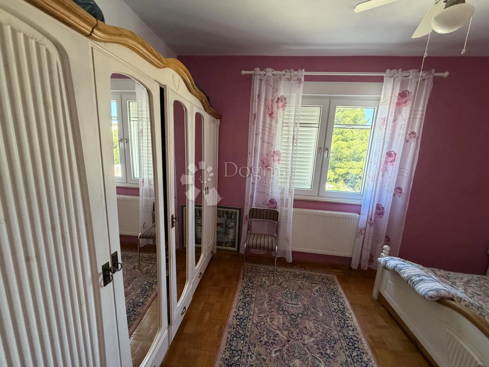 prilika u brodarici- kuća blizu mora, s 6 apartmana i 3-sobnim stanom!! - slika 27