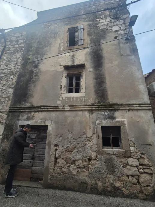 kuća za adaptaciju 30 m od mora - slika 2