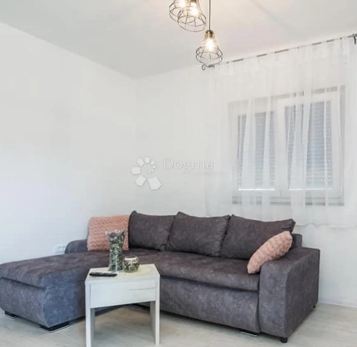prodaje se kat kuće s dva moderno namještena apartmana centar vira - slika 10