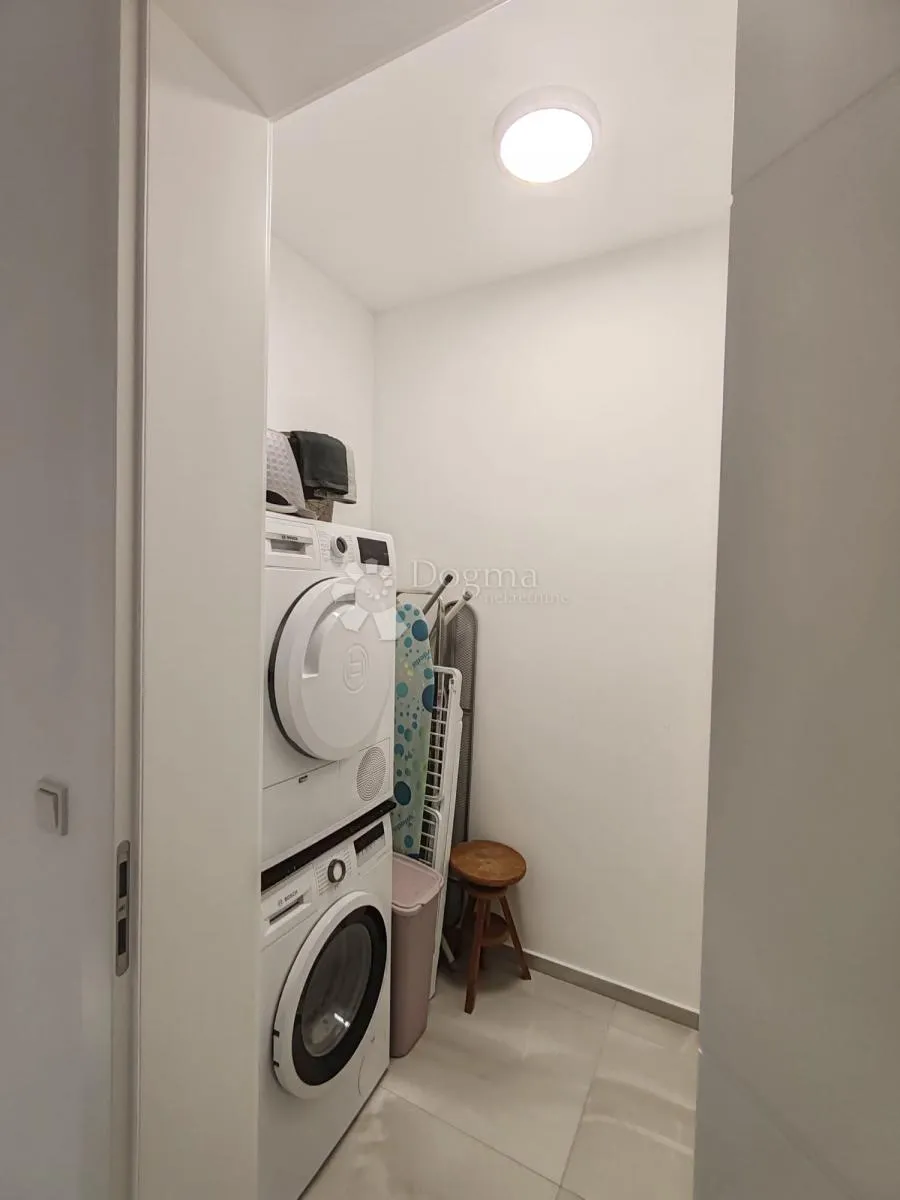 vodice - prekrasna novoizgrađena kuća s garažom i dvorištem - slika 41