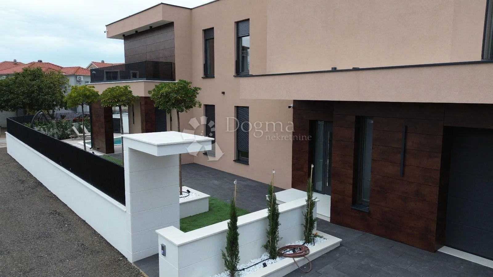 luksuzna vila s bazenom – vodice - slika 8