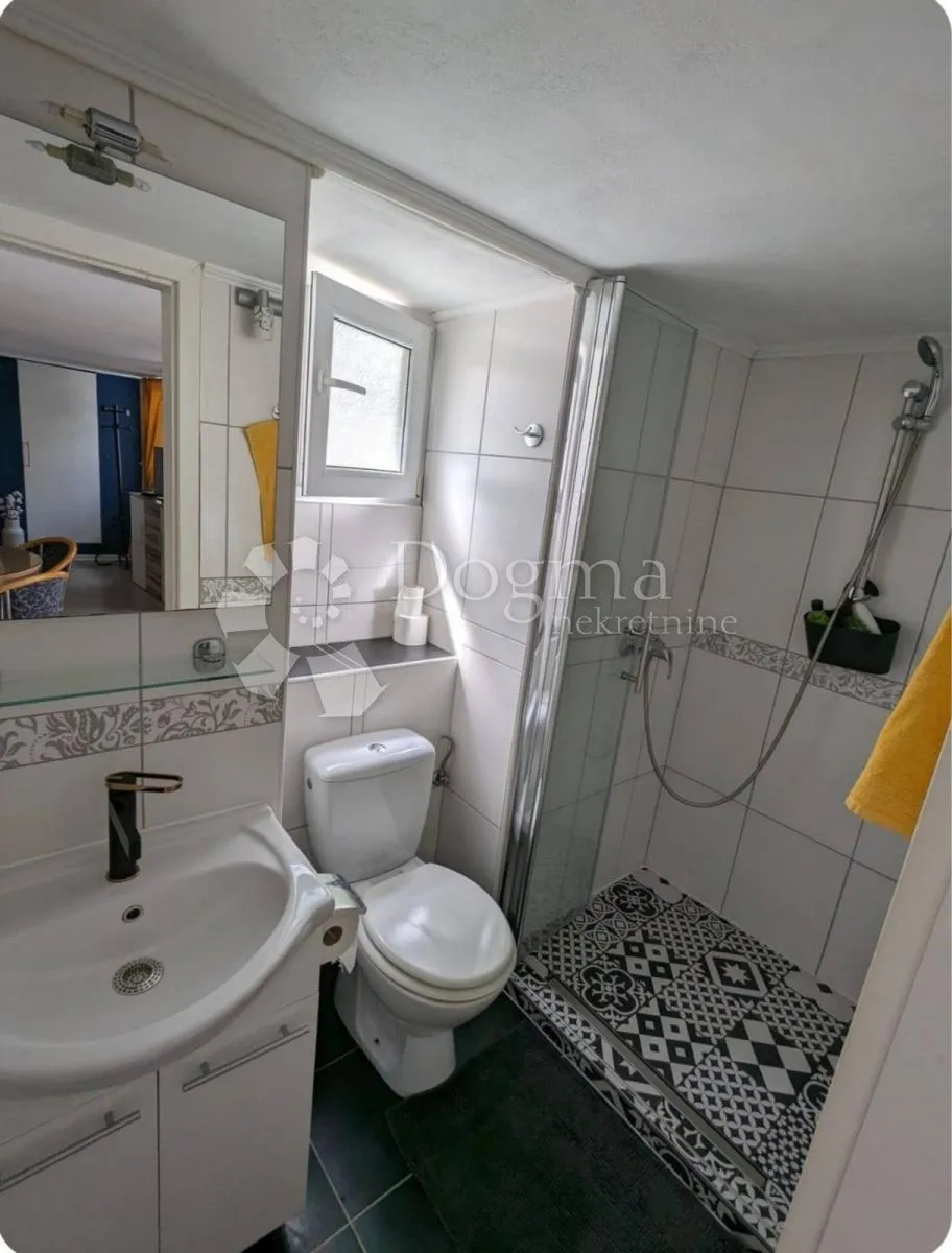 kostrena kuća sa 3 apartmana - slika 32