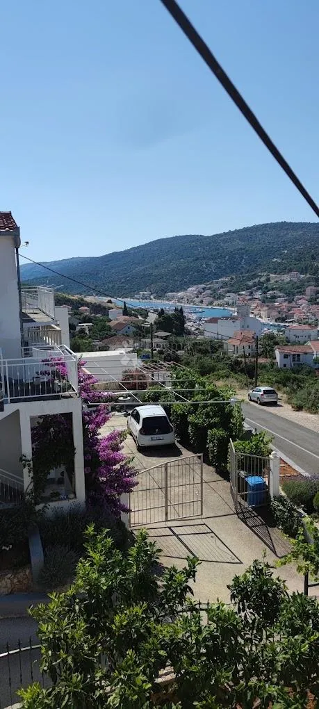 kuća s 4 apartmana - marina - slika 9