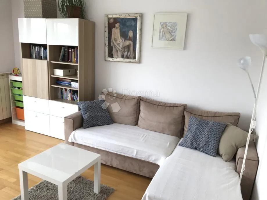 2-soban stan s balkonom, kruge – odlična lokacija - slika 2