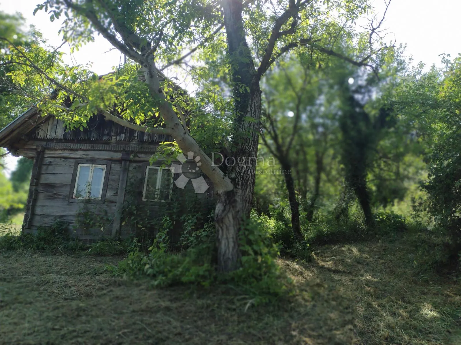 romantična kućica u blizini potoka - slika 5