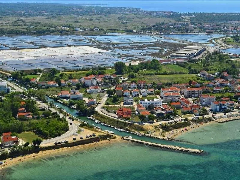 prodaja atraktivnog zemljišta u ninu – grbe, 840 m², 800 m od mora - slika 1