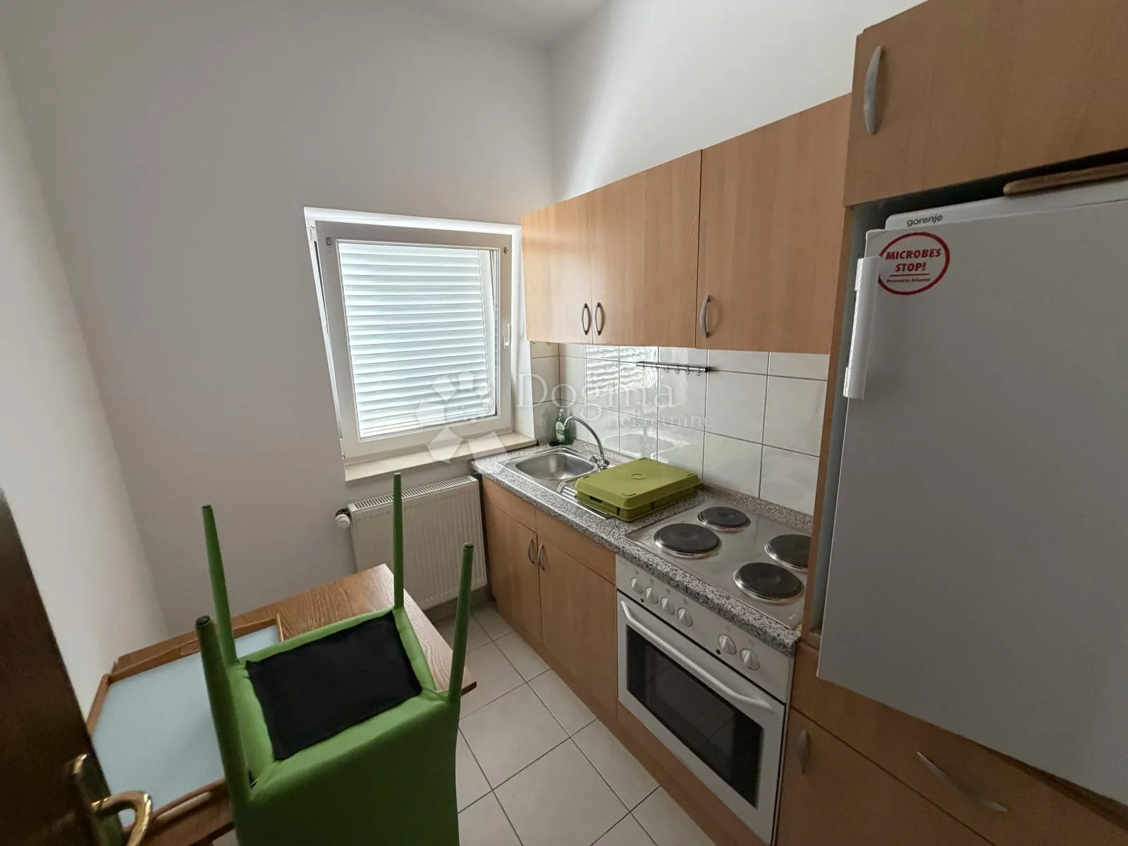 prilika u brodarici- kuća blizu mora, s 6 apartmana i 3-sobnim stanom!! - slika 16