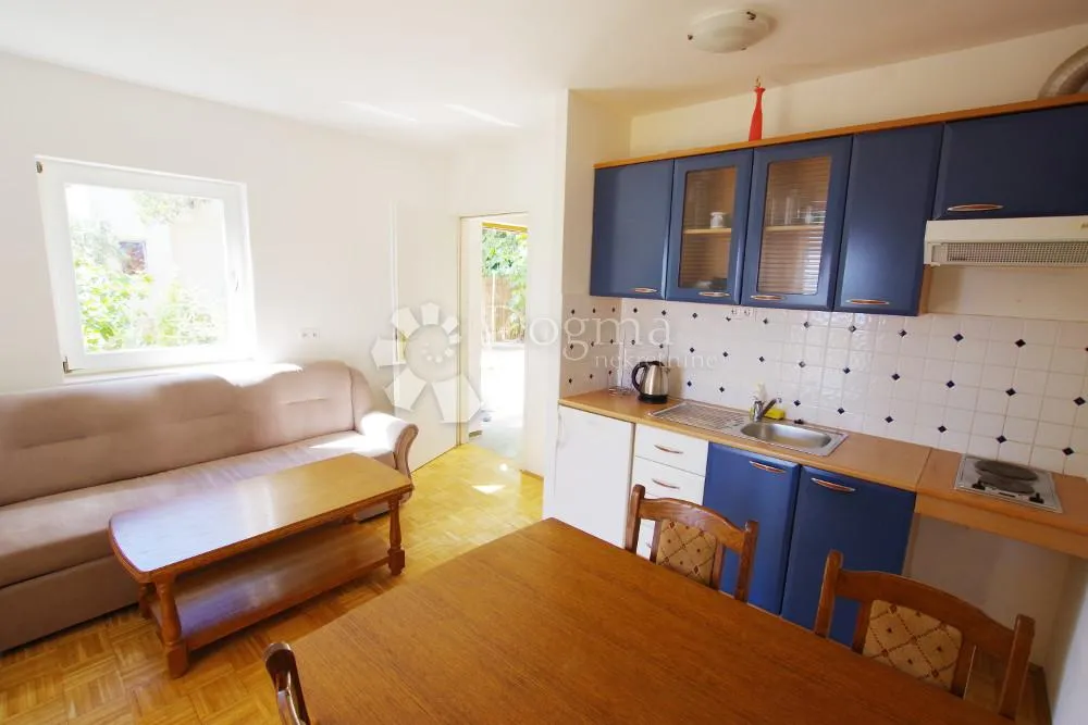 apartmanska kuća s bazenom na frekventnoj lokaciji! - slika 27