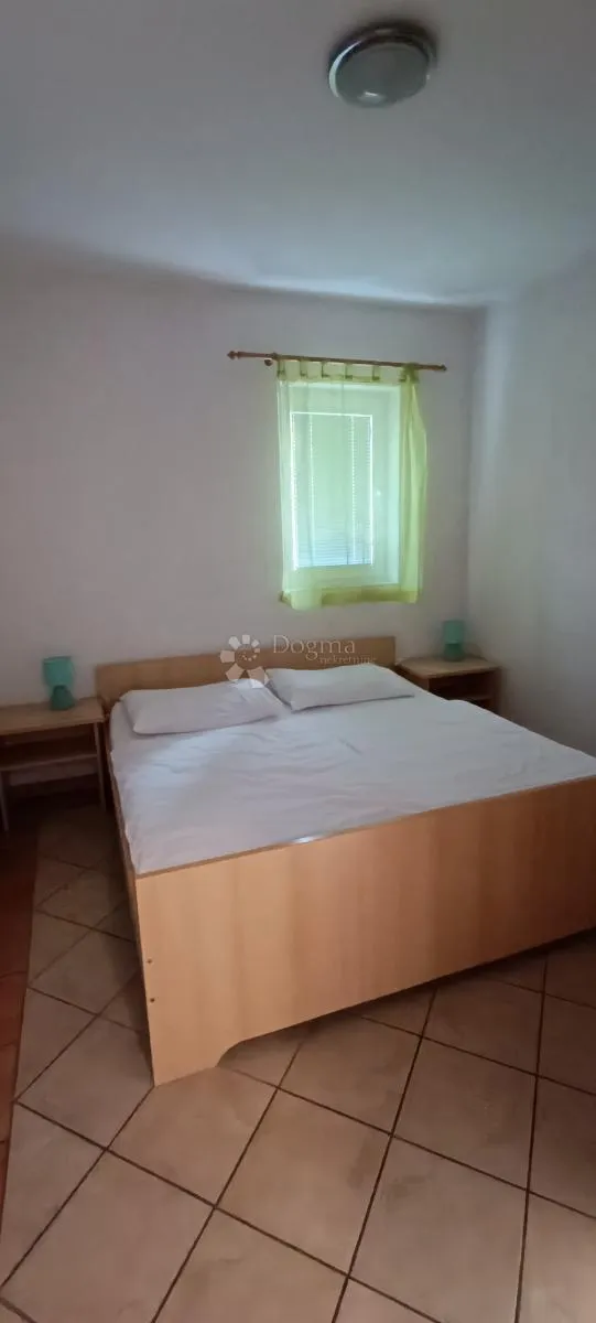 omišalj, kuća sa 9 apartmana - slika 15