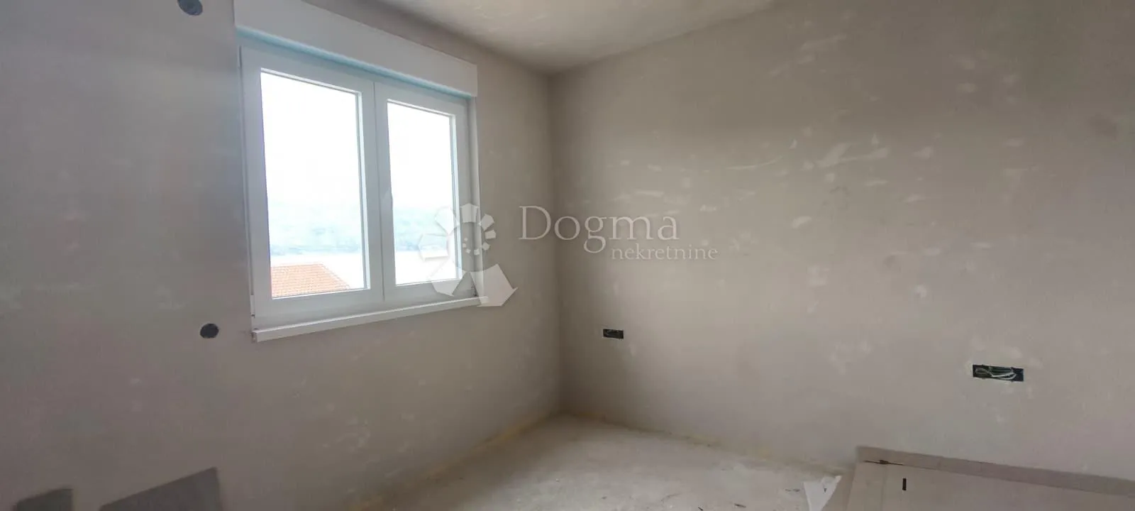 stan u prizemlju s vrtom i spektakularnim pogledom - ražanac - slika 6