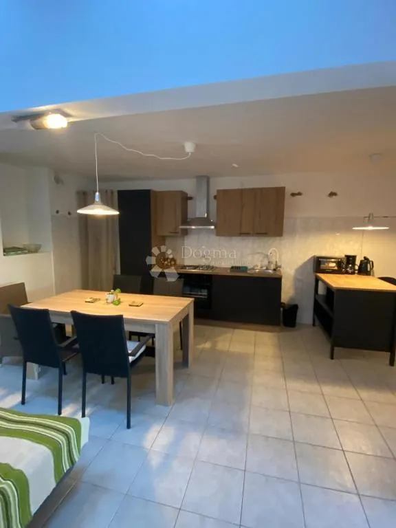 funtana!prilika!uhodana apartmanska kuća na parceli sa velikim potencijalom! - slika 31
