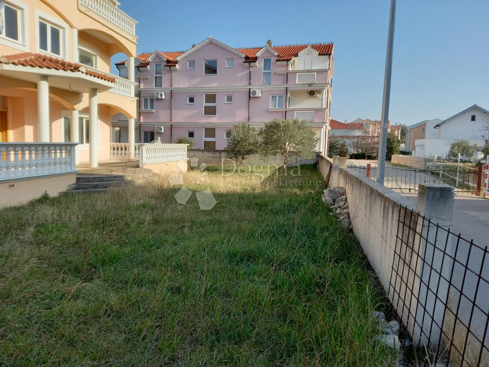 vodice - kuća 800 m2 odlična prilika - slika 2