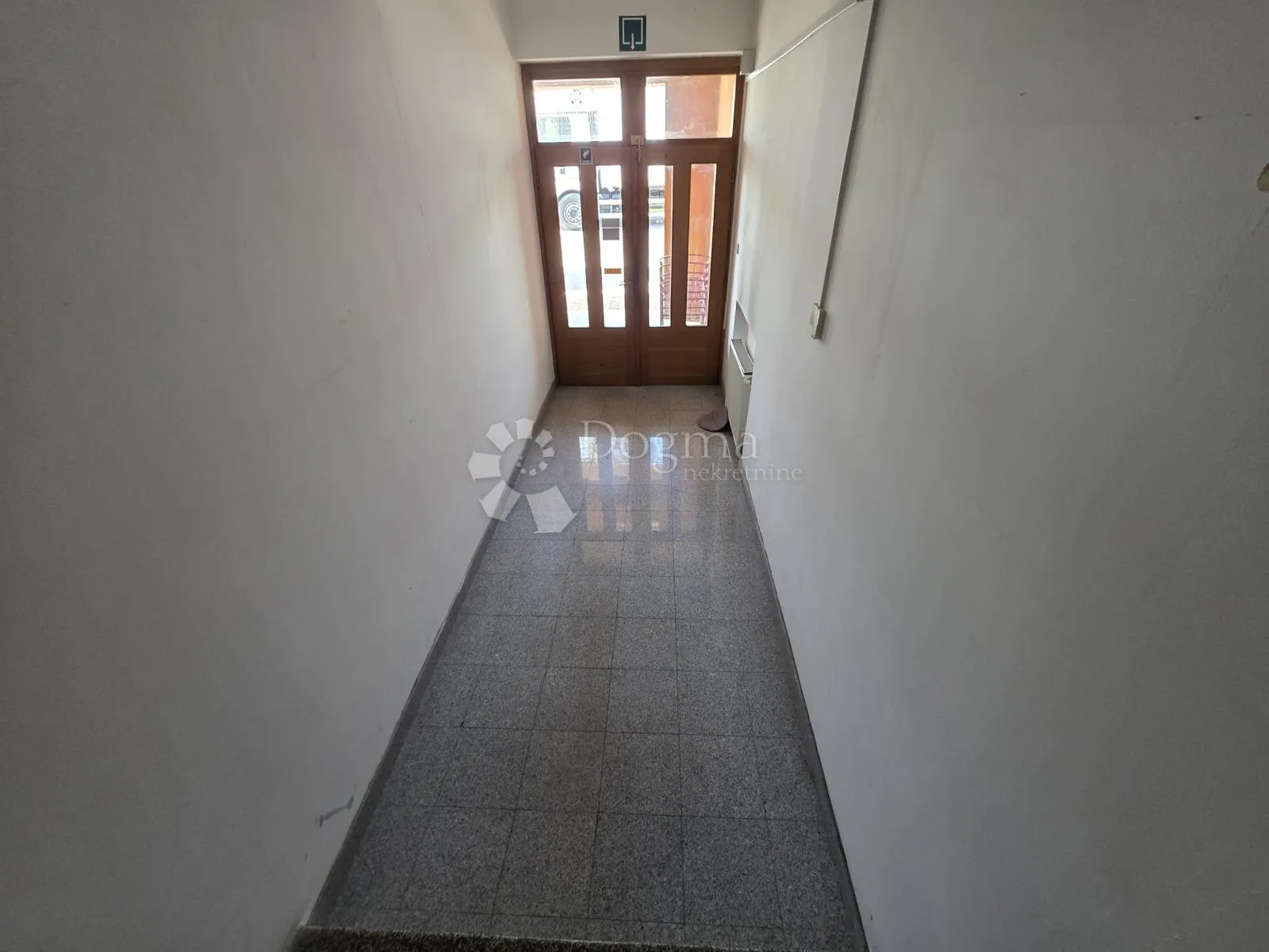 najam uredskog prostora cca 298m² - 8 ureda, spremište - slika 19