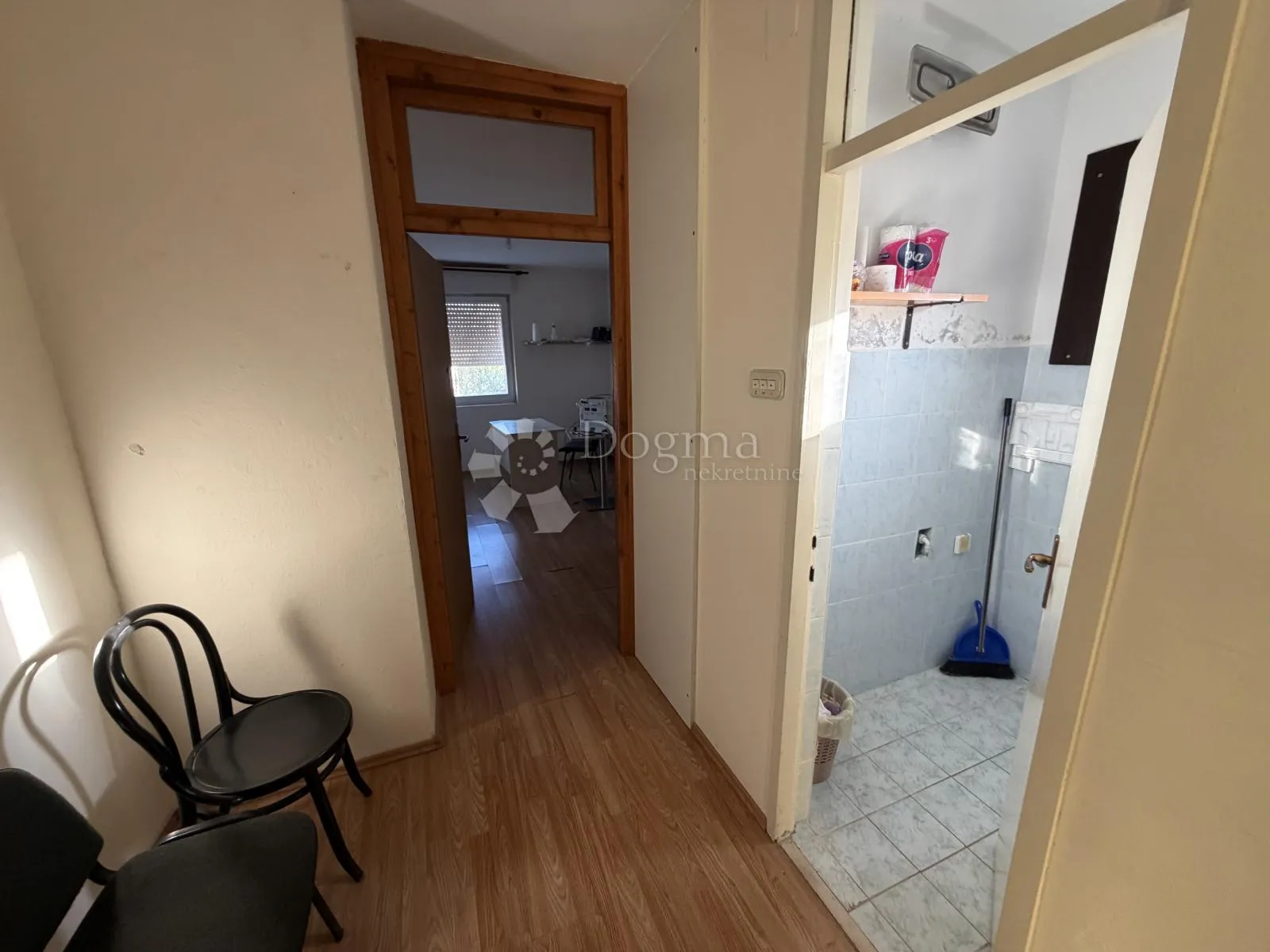 benkovac – centar | stan u kući blizu šetališta – odlična prilika! - slika 19