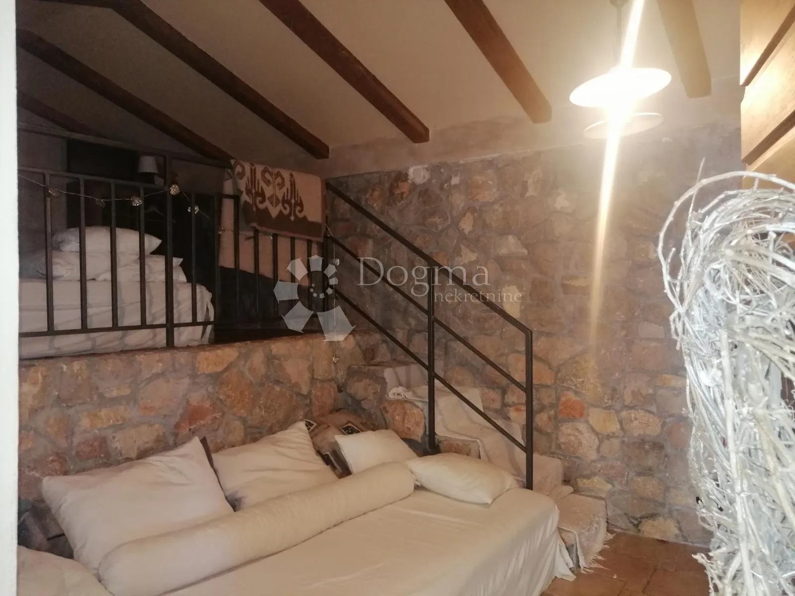 njivice - predivna prizemna etaža sa bazenom - slika 20