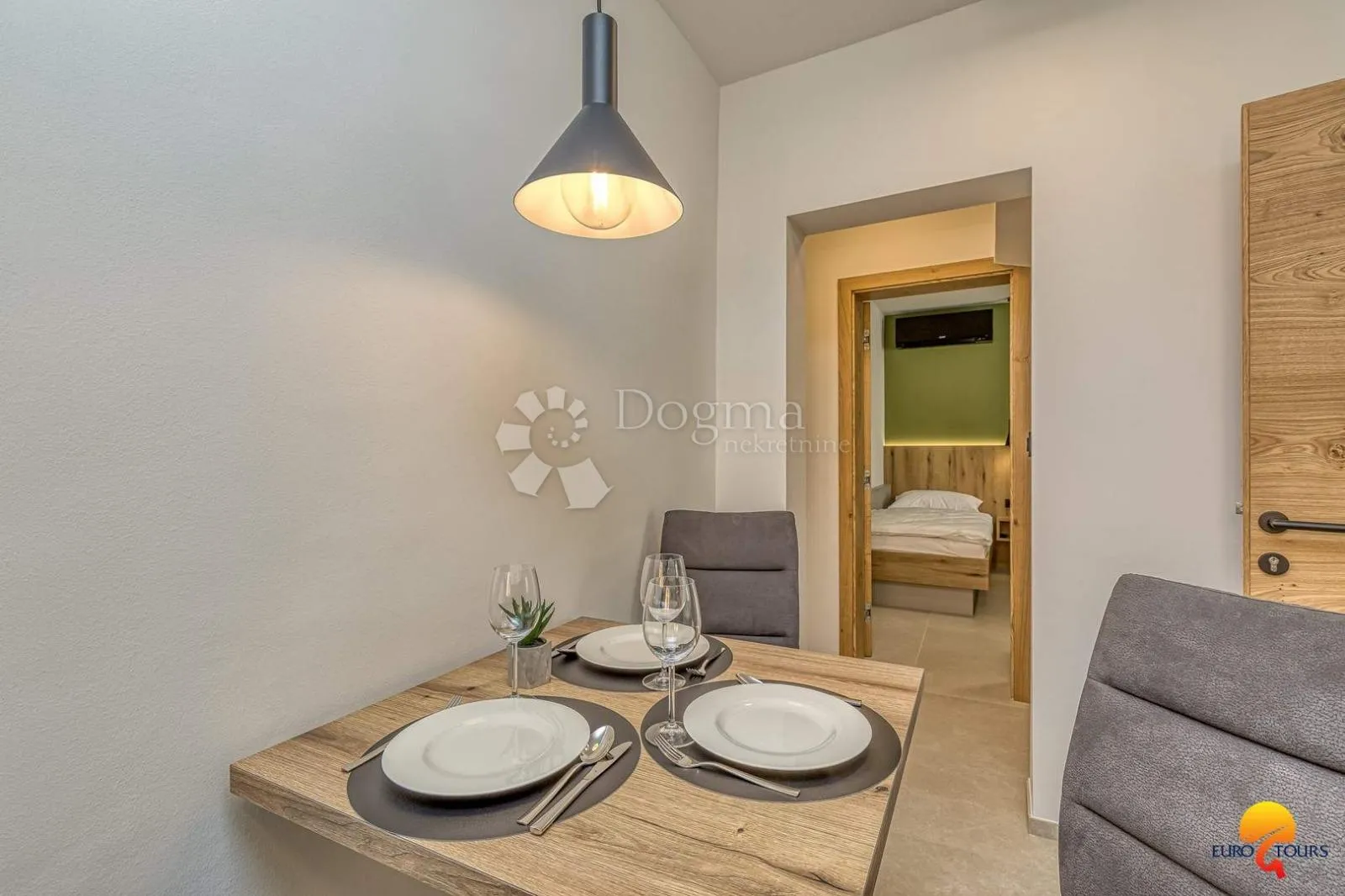 očaravajuća apartmanska kuća u samom centru vrsara - slika 27