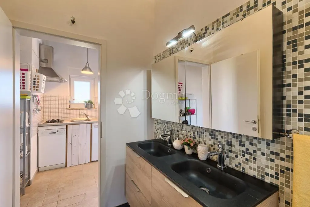 ekskluzivno! apartmanska vila u blizini mora - slika 15