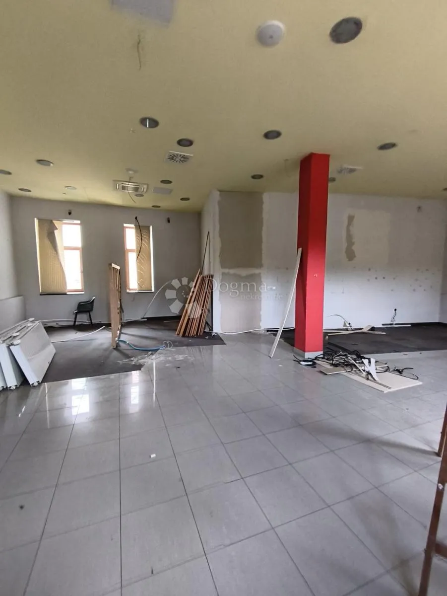 donji grad: poslovni prostor s velikim izlozima! - slika 3