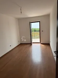 dvoetažna kuća s bazenom i dva parkirna mjesta, kaštel, istra - slika 7