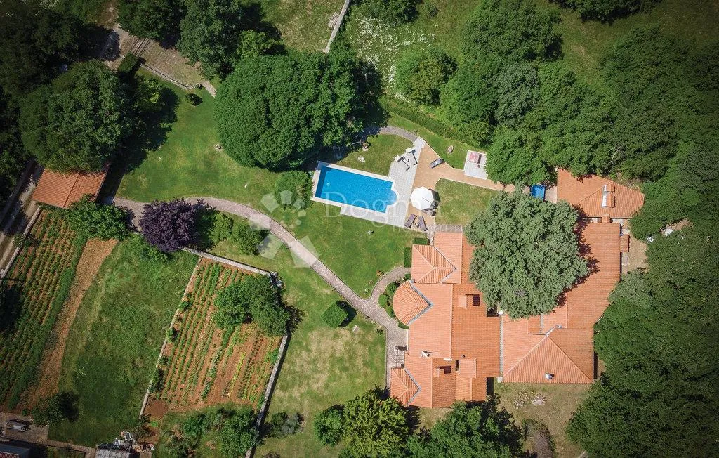 kamena kuća na šarmantnom imanju - slika 5
