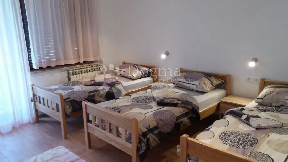 kuća sa 2 stana i prostranom građevinskom okućnicom - slika 14