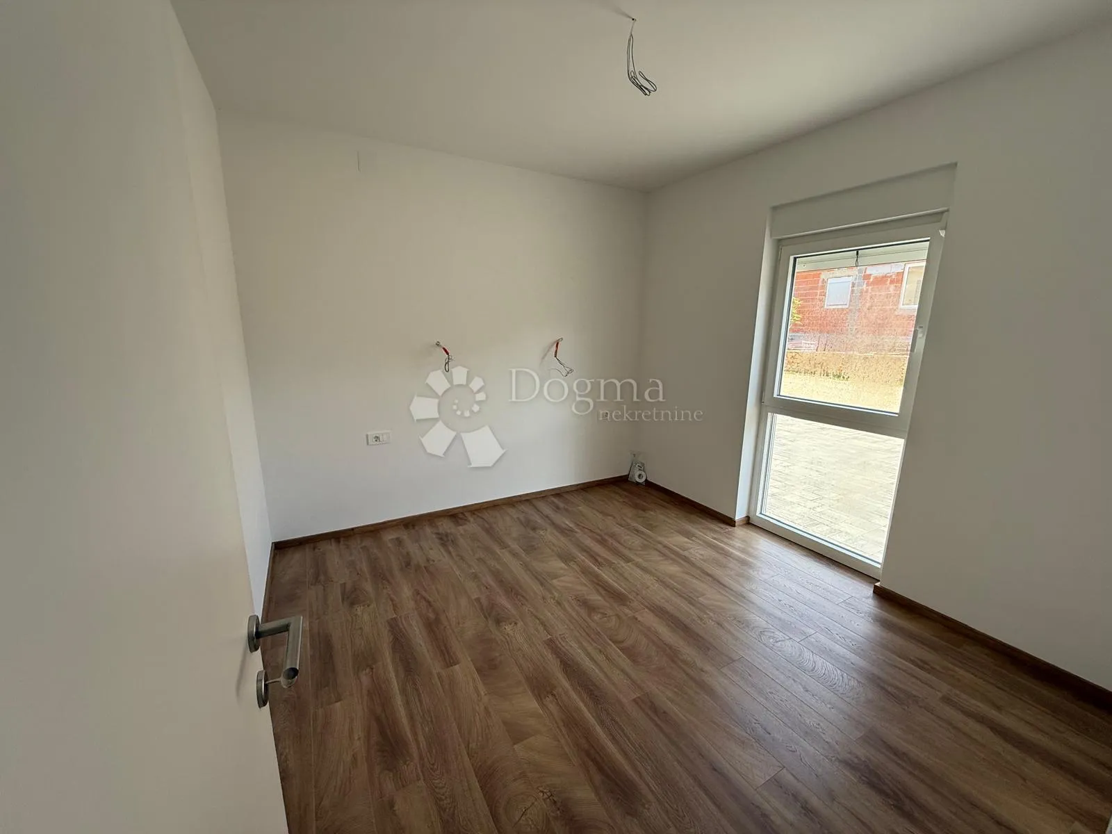 stan u prizemlju novogradnje 92m2, sa dvorištem 95m2, na otoku viru - slika 14