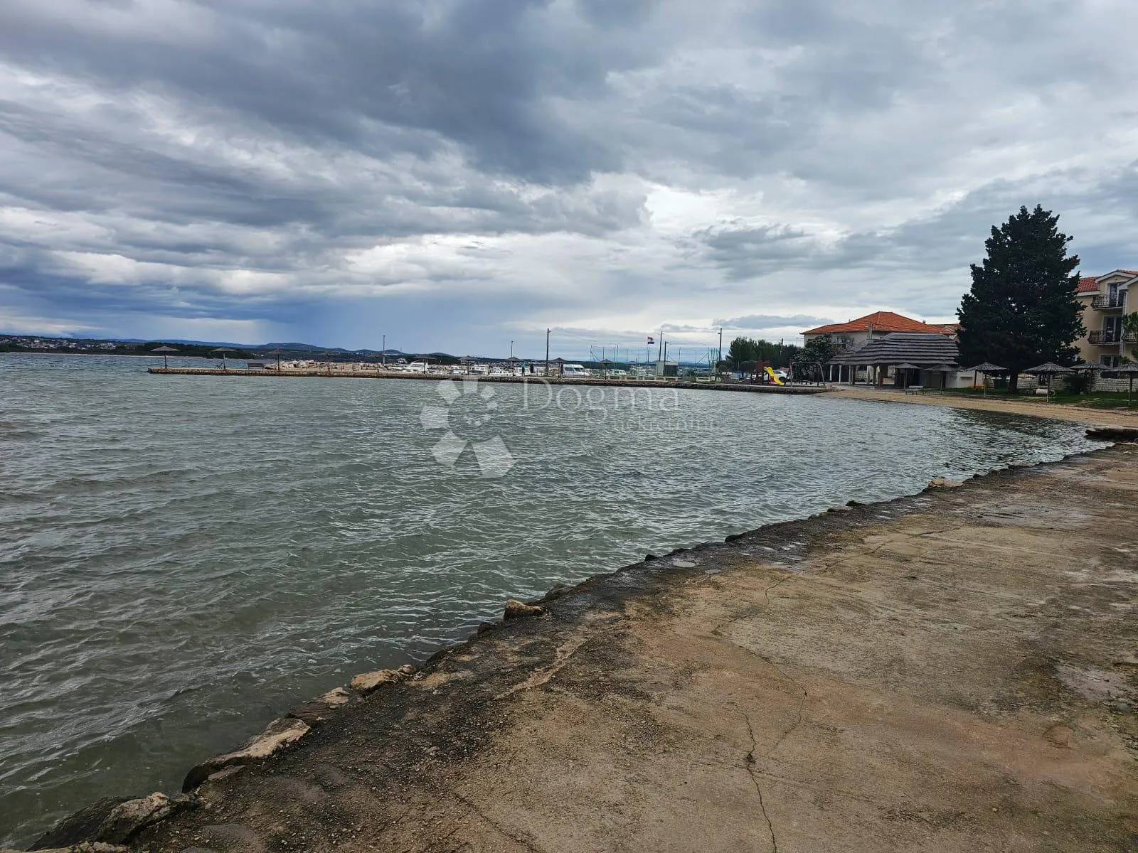 pašman, građevinsko zemljište - 150m od mora - slika 7