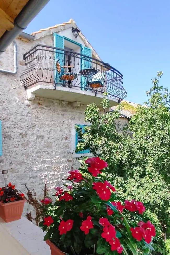 prekrasan pogled na more – kamena kuća na malom ižu - slika 3