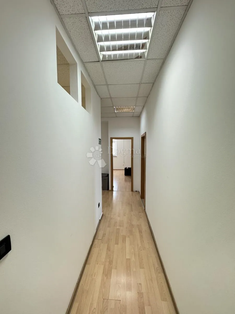prilika - 300 m2 ili 150 m2 - po potrebi - slika 18