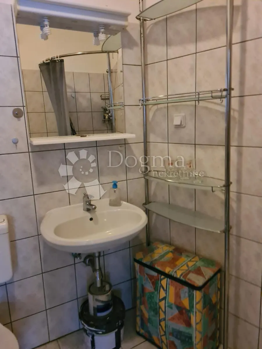 šibenik centar - kamena kuća blizu rive - slika 42
