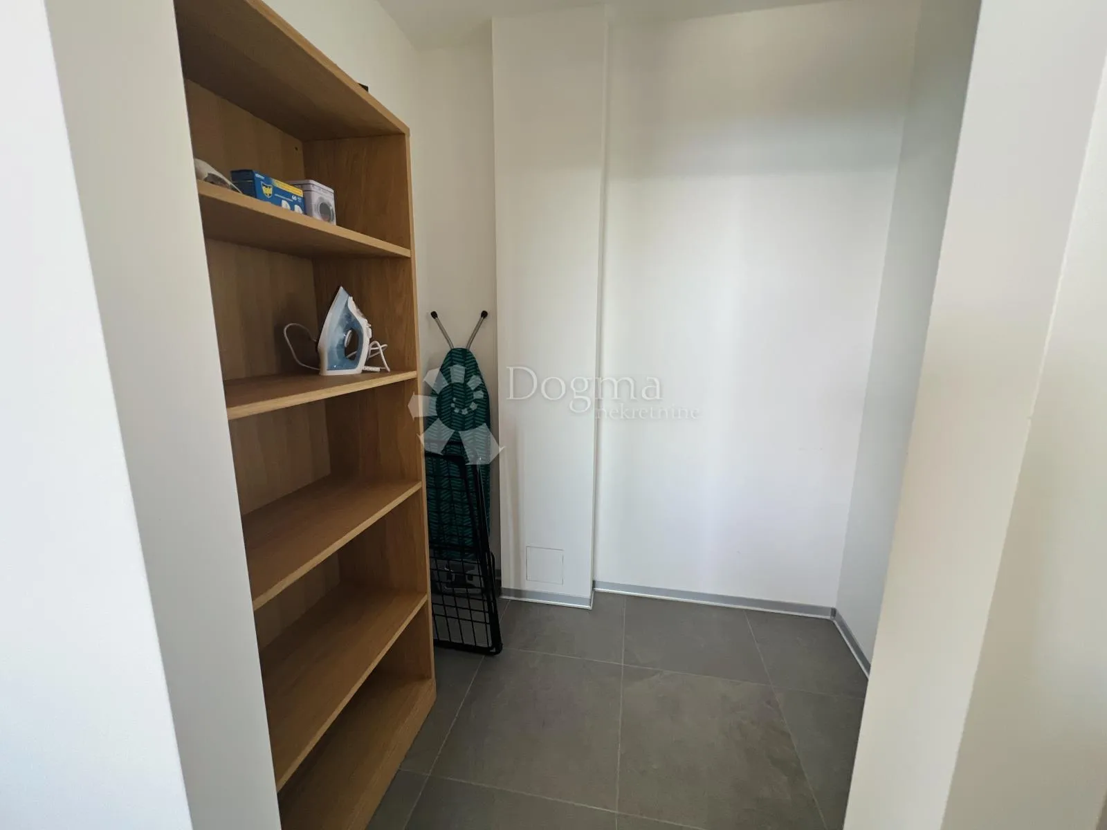 ekskluzivan penthouse s krovnom terasom i pogledom na more - slika 6