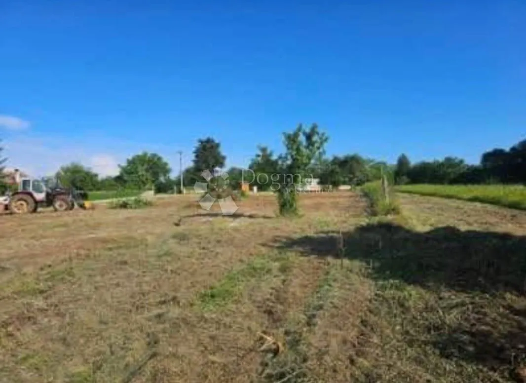 prostrano građevinsko zemljište - 5100 m2 - slika 2