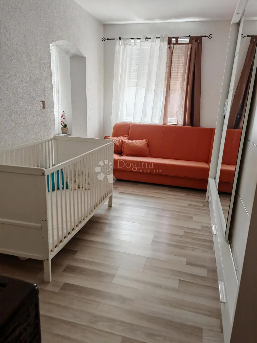 kuća s okućnicom i pomoćnim objektima - slika 9