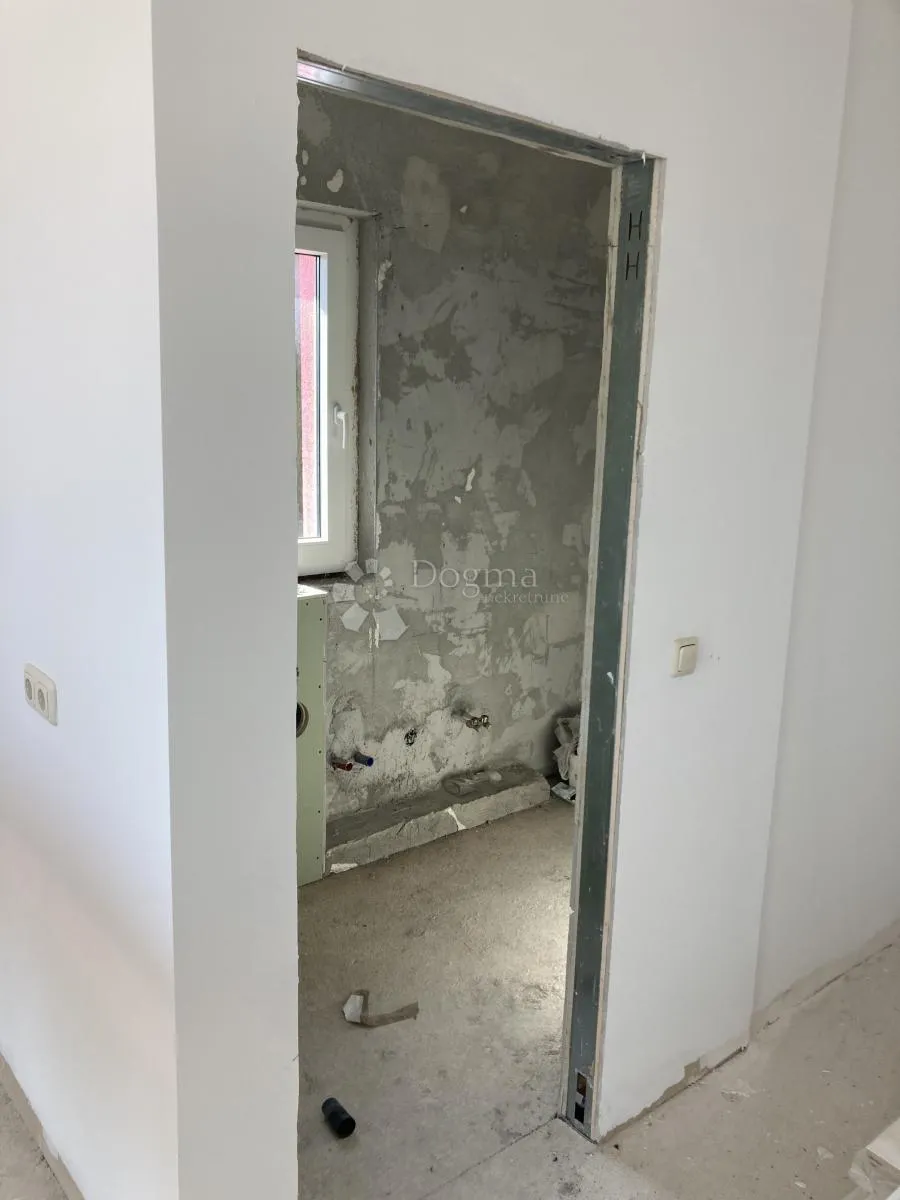 prilika - apartmanska kuća u pirovcu, 1. red do mora - slika 51