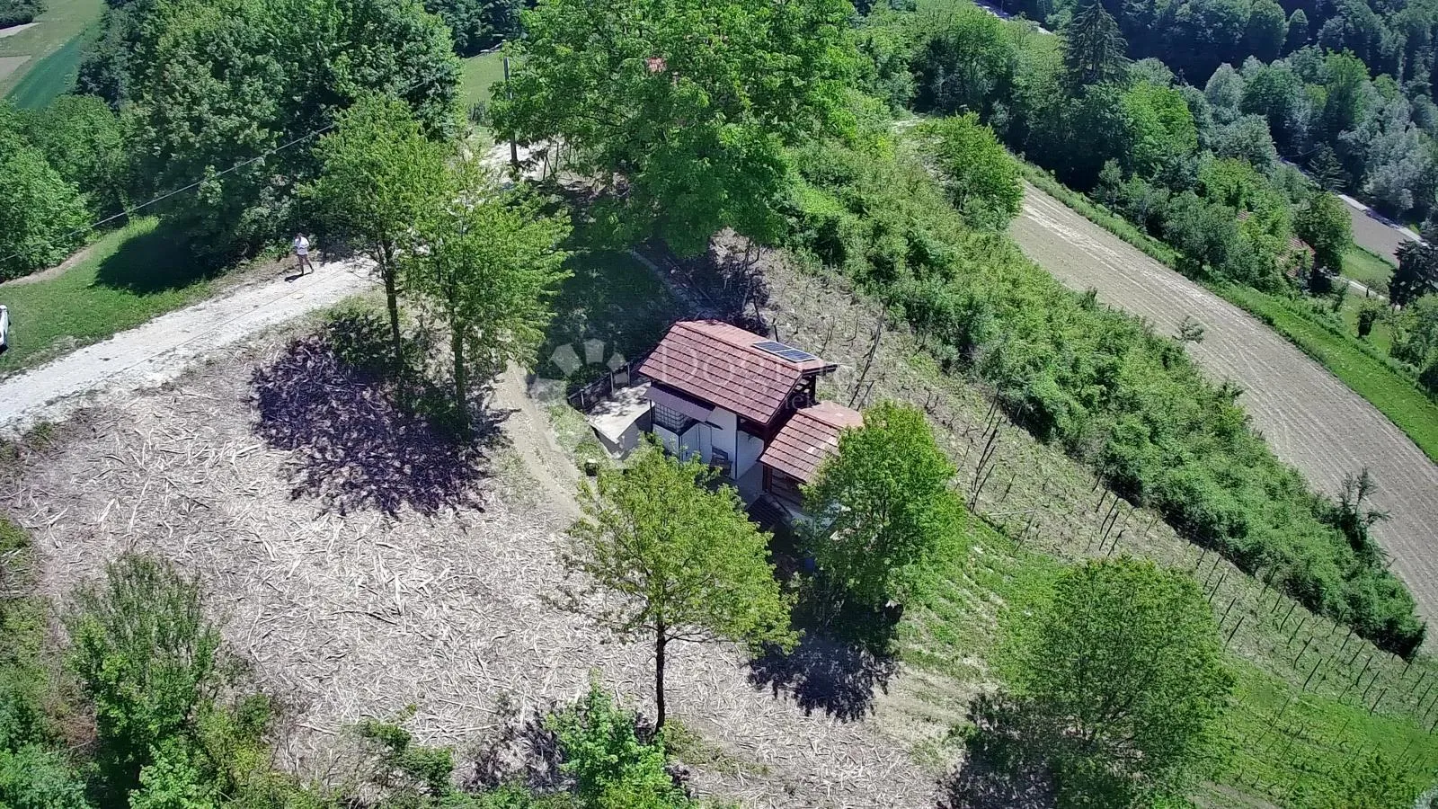 šarmantna vikend kućica s velikom okućnicom, privatnošću i vlastitim izvorima energije i vode - slika 30