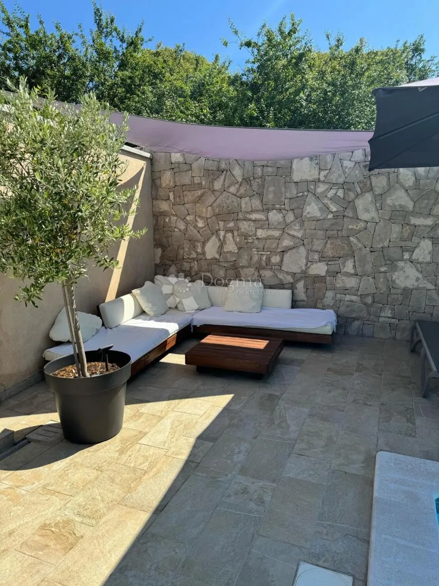 mediteranska kuća s bazenom i pogledom na more - slika 29