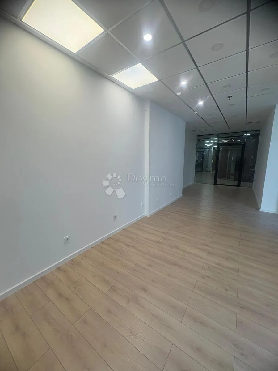 poslovni prostor potpuno uređen centar rotonda jurišićeva 49m2 - slika 2