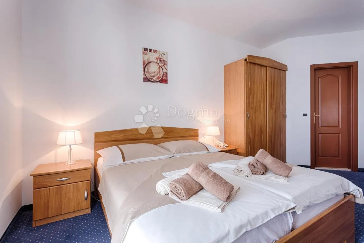 prekrasan obiteljski hotel sa restoranom, 80m do mora! - slika 17